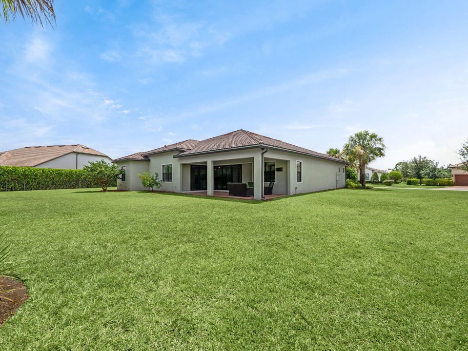 合同活跃: $895,000 (4 贝兹, 3 浴室, 3089 平方英尺)