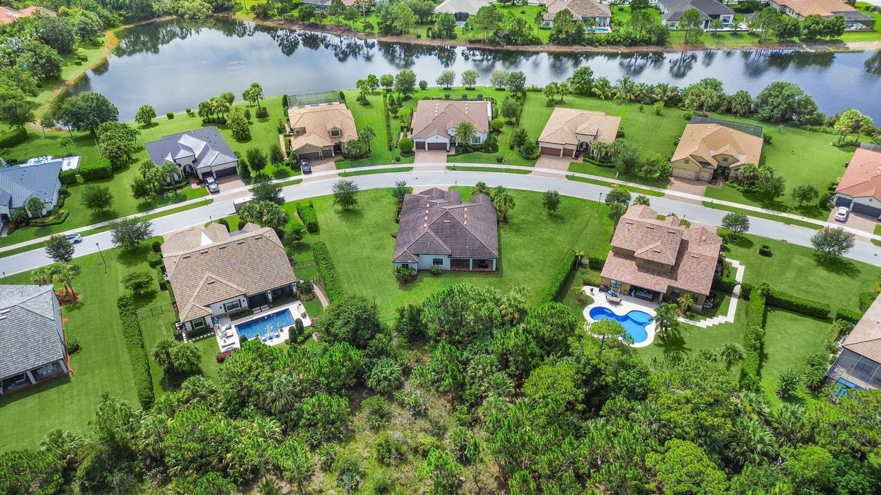 合同活跃: $895,000 (4 贝兹, 3 浴室, 3089 平方英尺)