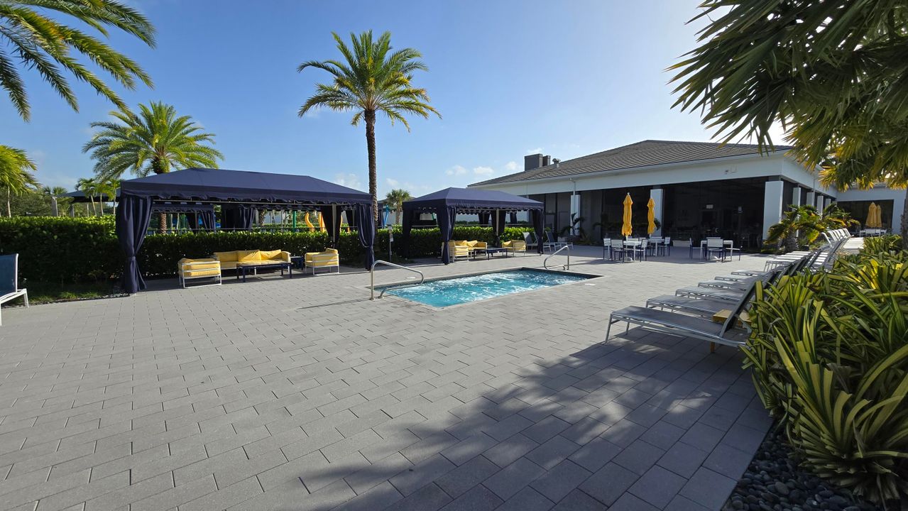 Active With Contract: $8,000 (3 beds, 3 baths, 2240 Square Feet)