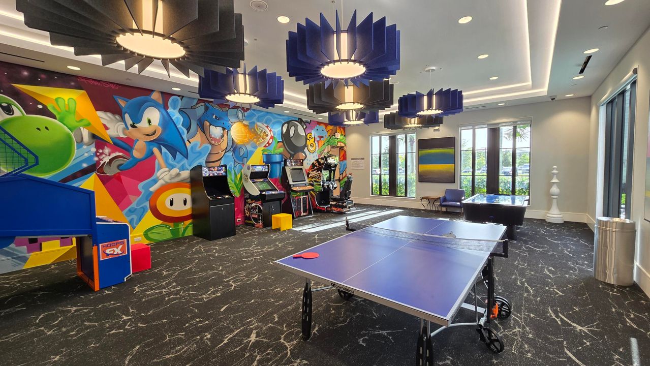 Active With Contract: $8,000 (3 beds, 3 baths, 2240 Square Feet)