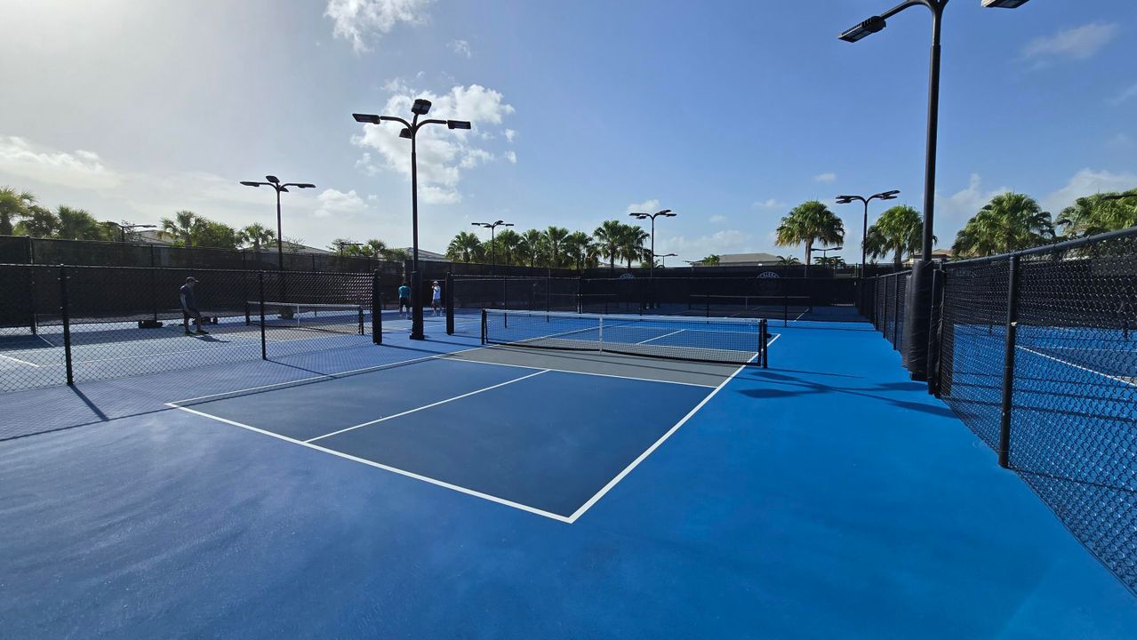 Active With Contract: $8,000 (3 beds, 3 baths, 2240 Square Feet)