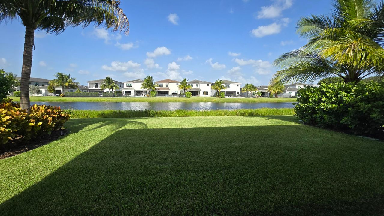 Active With Contract: $8,000 (3 beds, 3 baths, 2240 Square Feet)