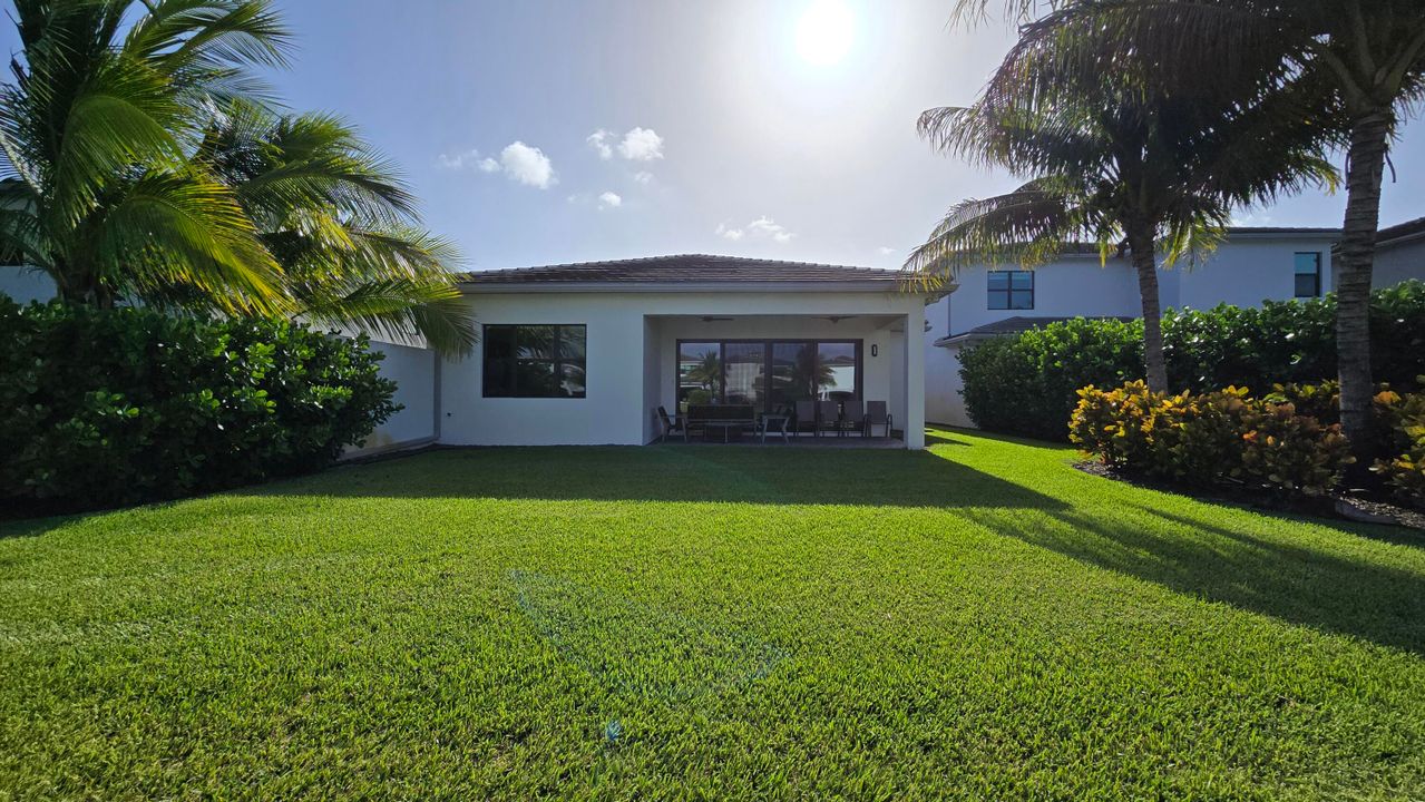 Active With Contract: $8,000 (3 beds, 3 baths, 2240 Square Feet)