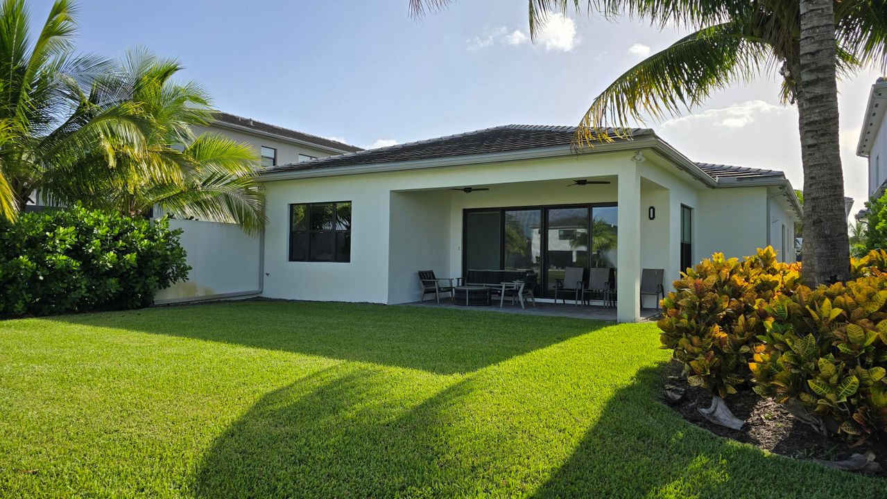 Active With Contract: $8,000 (3 beds, 3 baths, 2240 Square Feet)