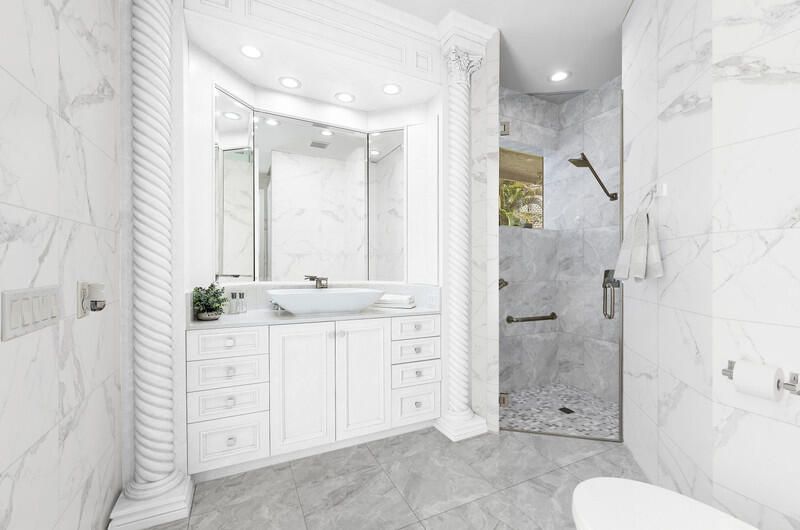 合同活跃: $3,250,000 (5 贝兹, 6 浴室, 4996 平方英尺)