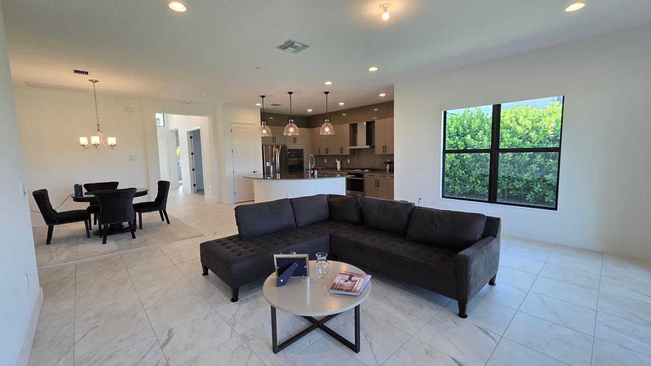 Active With Contract: $8,000 (3 beds, 3 baths, 2240 Square Feet)