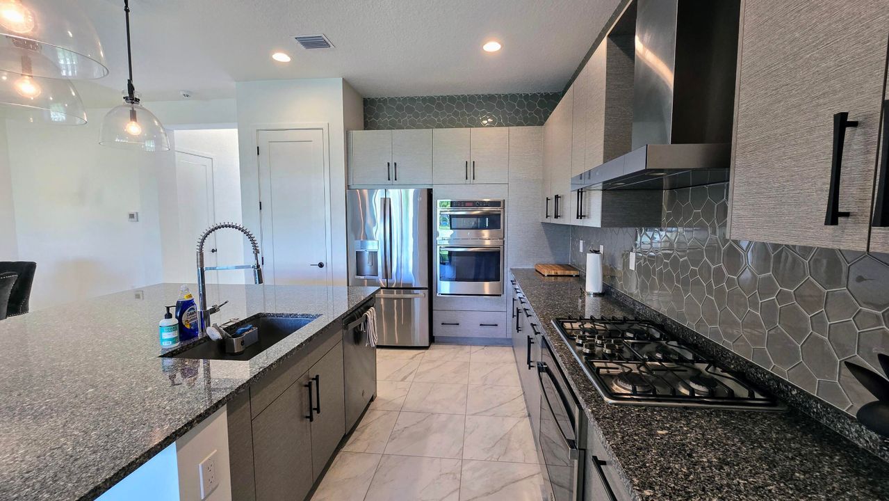 Active With Contract: $8,000 (3 beds, 3 baths, 2240 Square Feet)