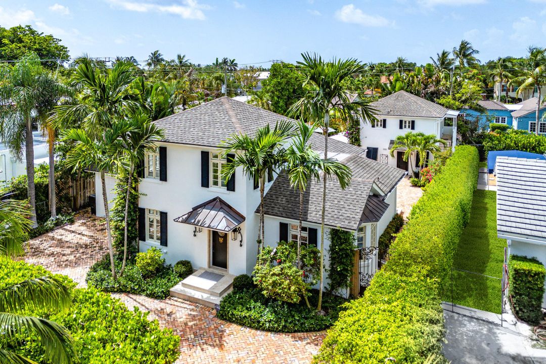 合同活跃: $32,000 (6 贝兹, 5 浴室, 3752 平方英尺)