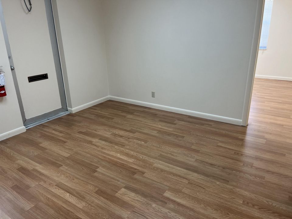 На продажу: $2,200 (0 спален, 0 ванн, 1020 Квадратных фут)