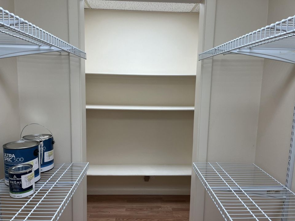 На продажу: $2,200 (0 спален, 0 ванн, 1020 Квадратных фут)