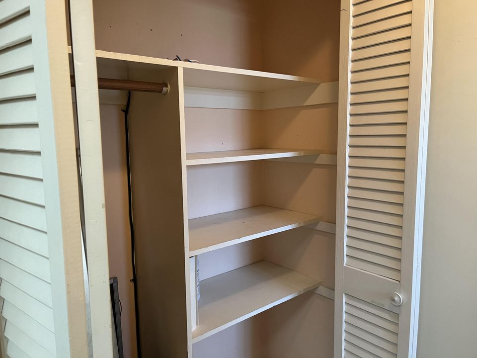 На продажу: $2,200 (0 спален, 0 ванн, 1020 Квадратных фут)