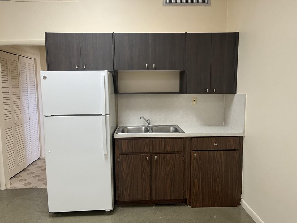 На продажу: $2,200 (0 спален, 0 ванн, 1020 Квадратных фут)