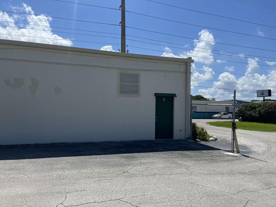 На продажу: $2,200 (0 спален, 0 ванн, 1020 Квадратных фут)