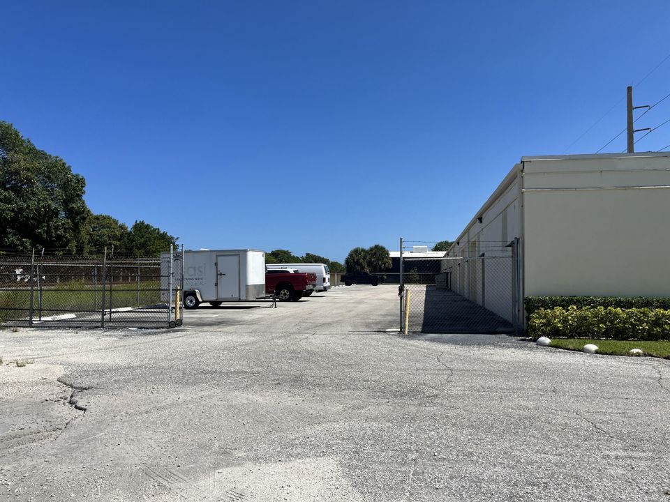 На продажу: $2,200 (0 спален, 0 ванн, 1020 Квадратных фут)