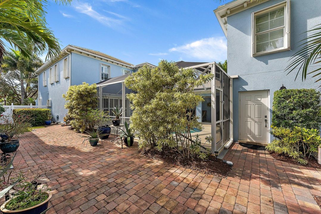 For Rent: $6,500 (4 beds, 3 baths, 2612 Square Feet)