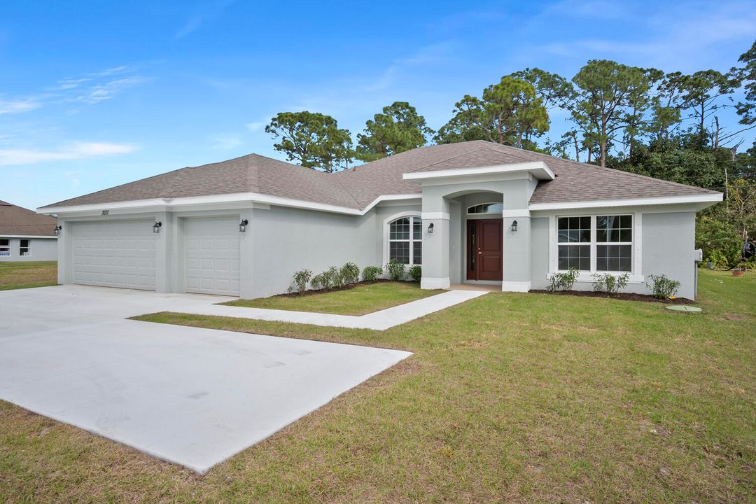 Activo con contrato: $475,000 (4 camas, 3 baños, 2265 Pies cuadrados)