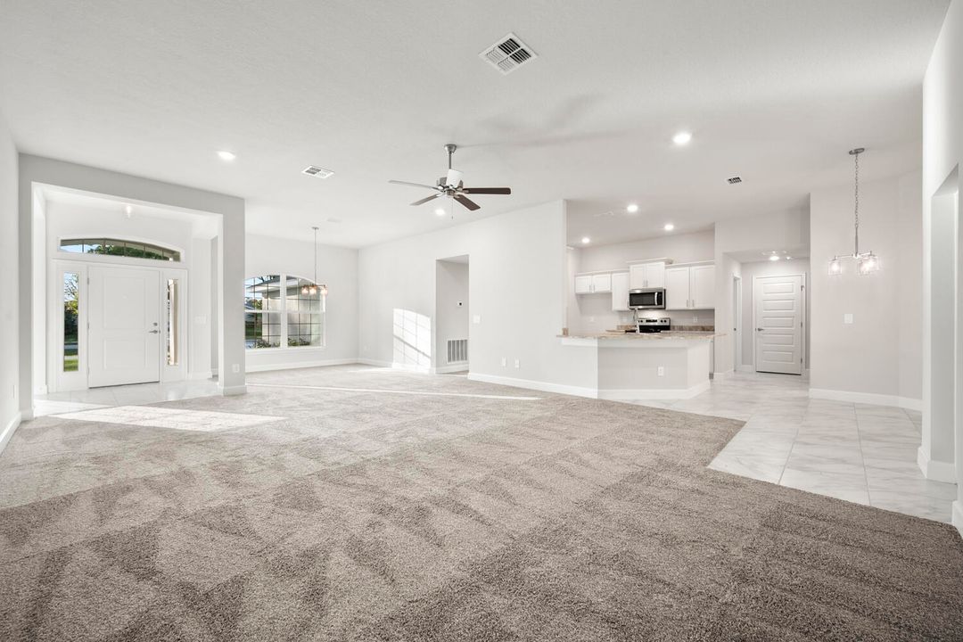 Activo con contrato: $475,000 (4 camas, 3 baños, 2265 Pies cuadrados)