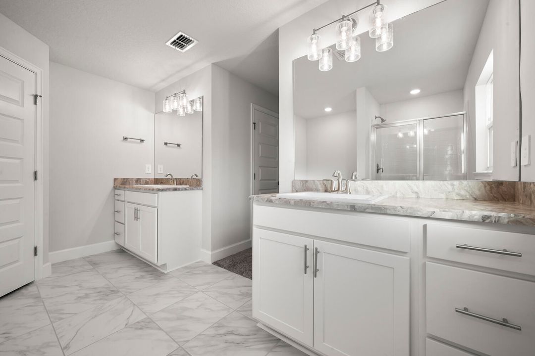 Activo con contrato: $475,000 (4 camas, 3 baños, 2265 Pies cuadrados)