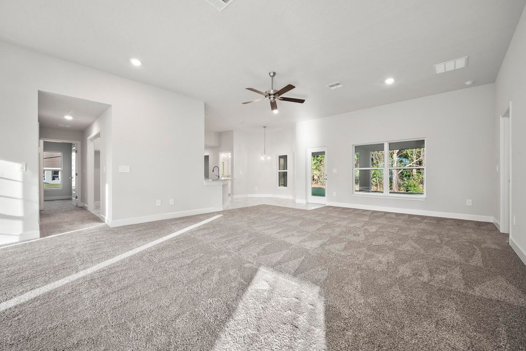 Activo con contrato: $475,000 (4 camas, 3 baños, 2265 Pies cuadrados)