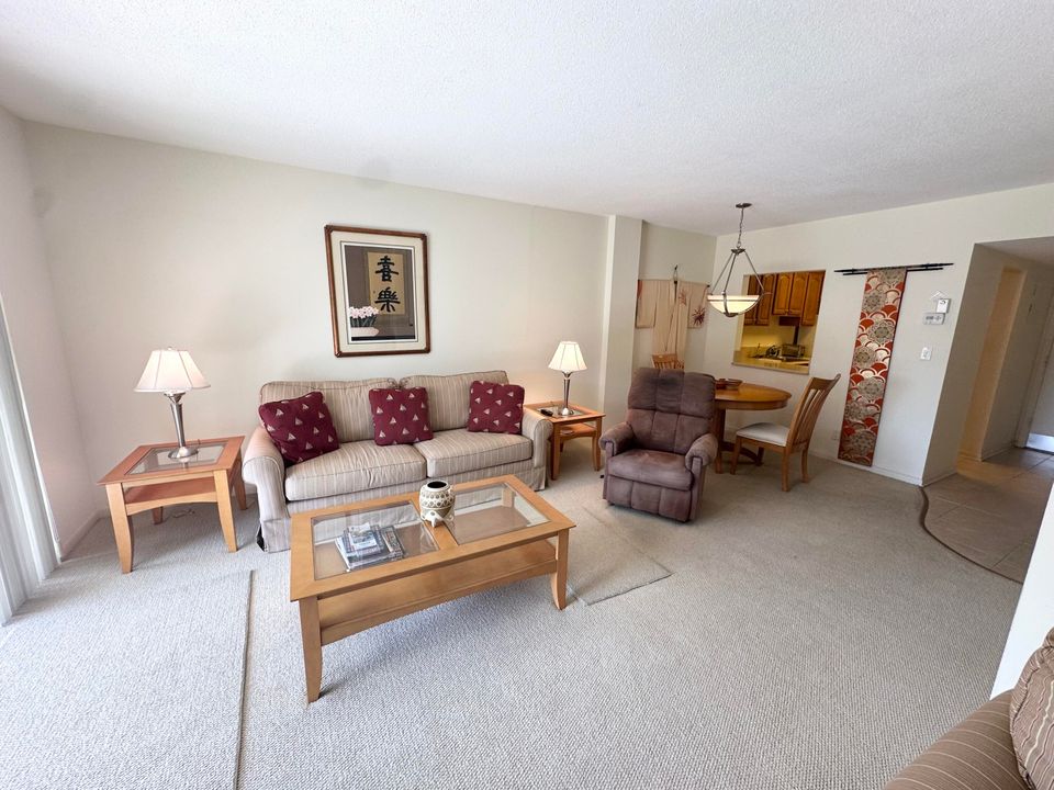 合同活跃: $119,900 (1 贝兹, 1 浴室, 850 平方英尺)