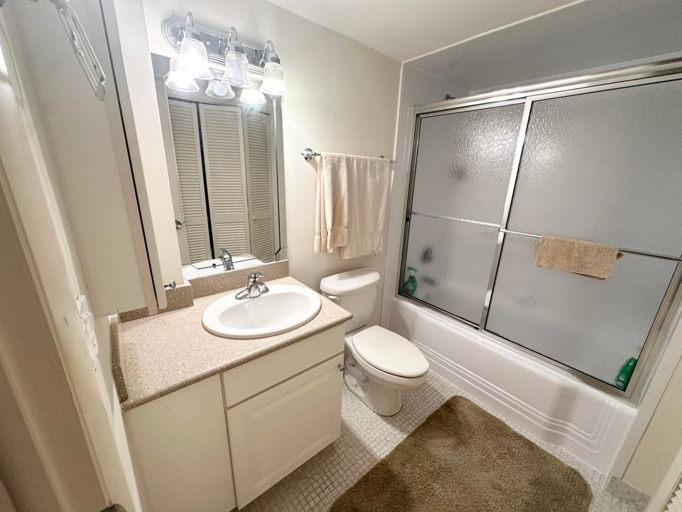 合同活跃: $119,900 (1 贝兹, 1 浴室, 850 平方英尺)