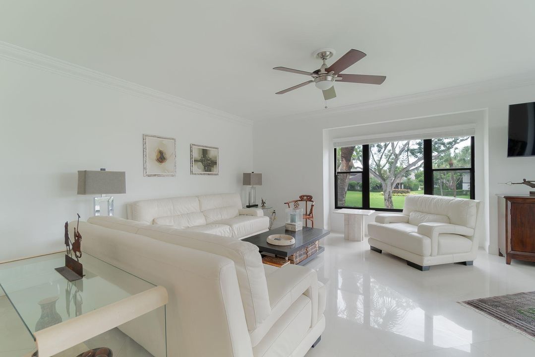 На продажу: $915,000 (3 спален, 3 ванн, 1800 Квадратных фут)