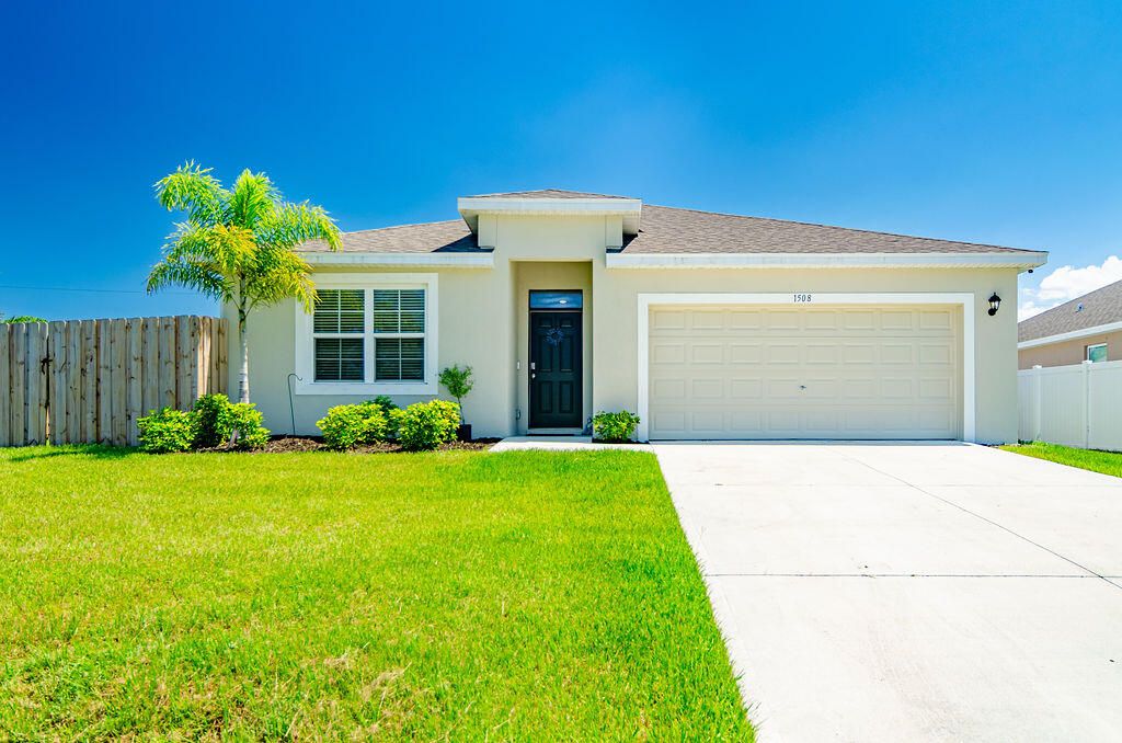 Recently Sold: $348,000 (4 beds, 2 baths, 1830 Square Feet)