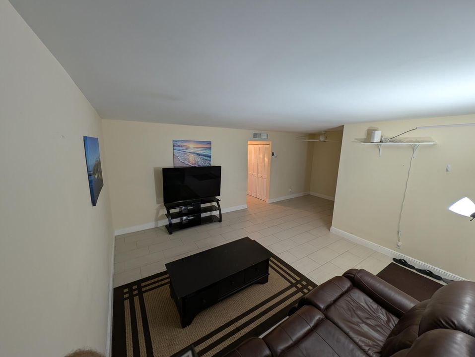 Active With Contract: $324,900 (2 beds, 2 baths, 835 Square Feet)