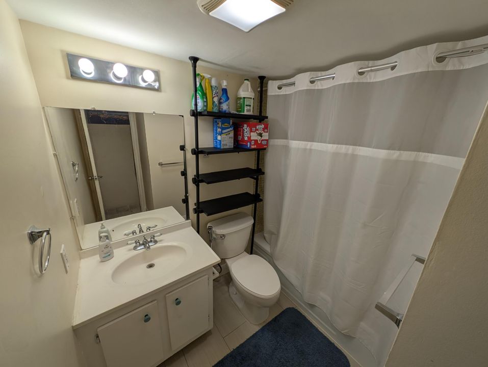 Active With Contract: $324,900 (2 beds, 2 baths, 835 Square Feet)