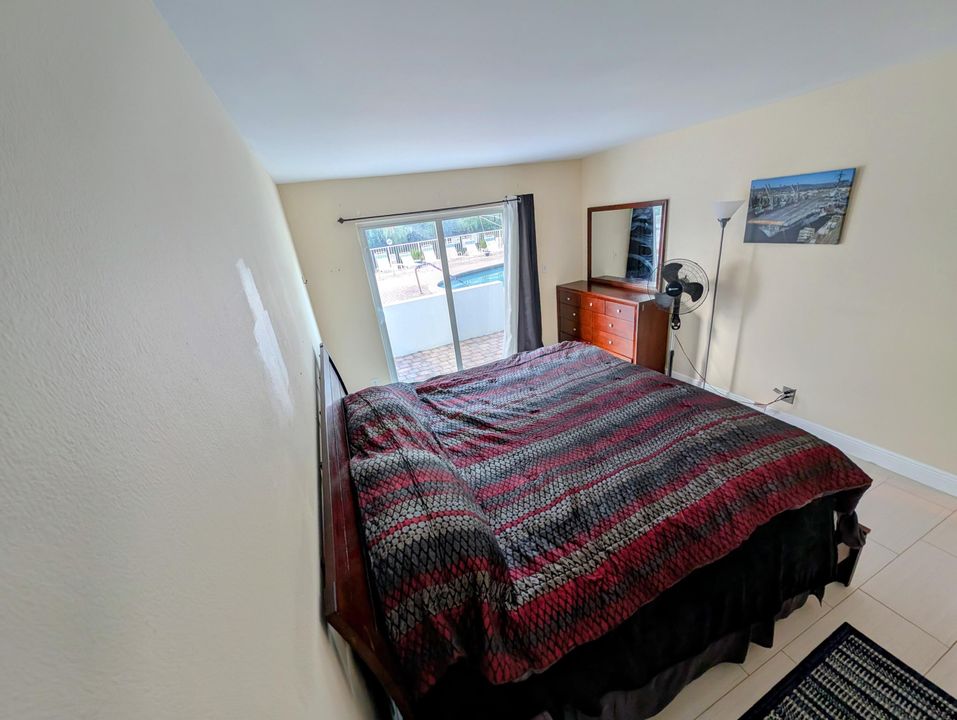 Active With Contract: $324,900 (2 beds, 2 baths, 835 Square Feet)