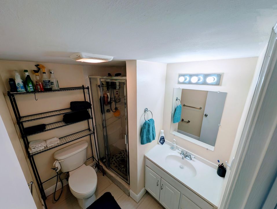 Active With Contract: $324,900 (2 beds, 2 baths, 835 Square Feet)