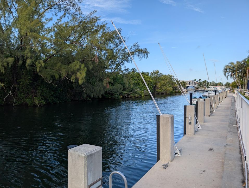 Active With Contract: $324,900 (2 beds, 2 baths, 835 Square Feet)