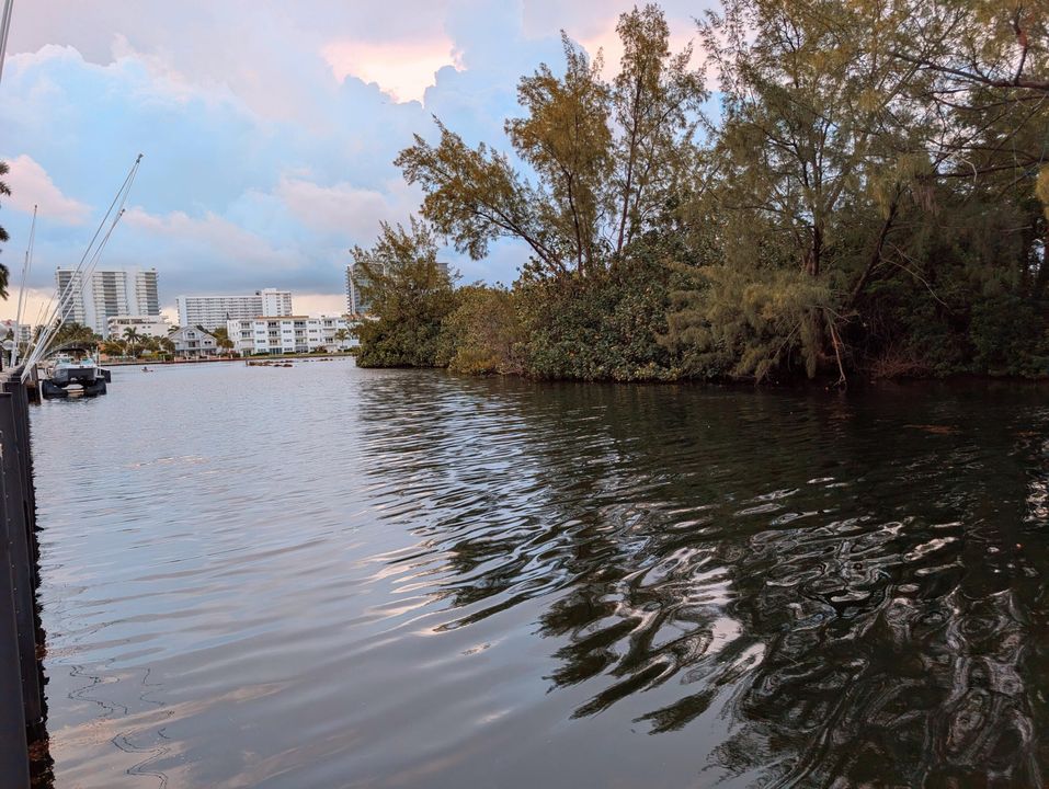 Active With Contract: $324,900 (2 beds, 2 baths, 835 Square Feet)