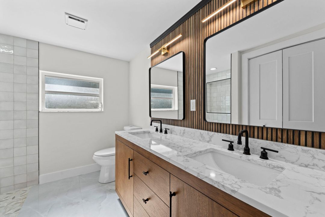 Под контрактом: $389,000 (2 спален, 2 ванн, 1850 Квадратных фут)