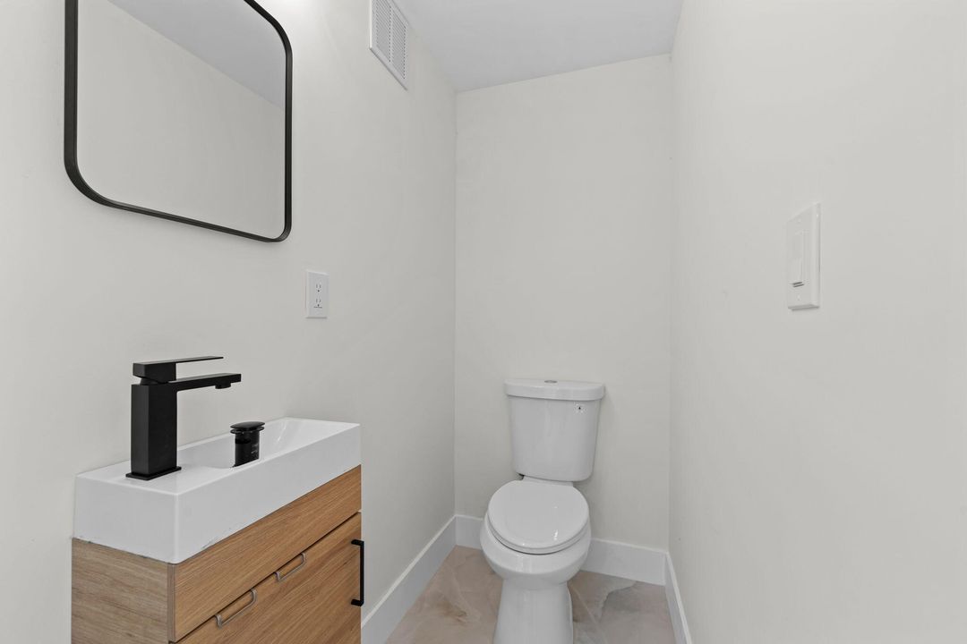 Под контрактом: $389,000 (2 спален, 2 ванн, 1850 Квадратных фут)