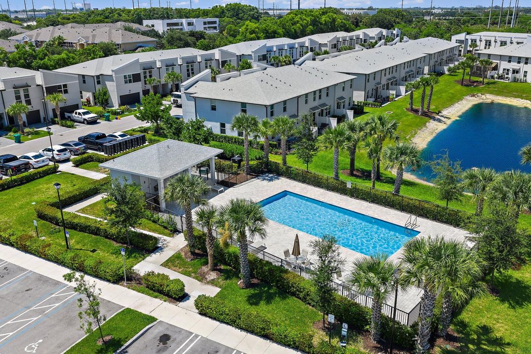 For Sale: $425,000 (3 beds, 2 baths, 1454 Square Feet)