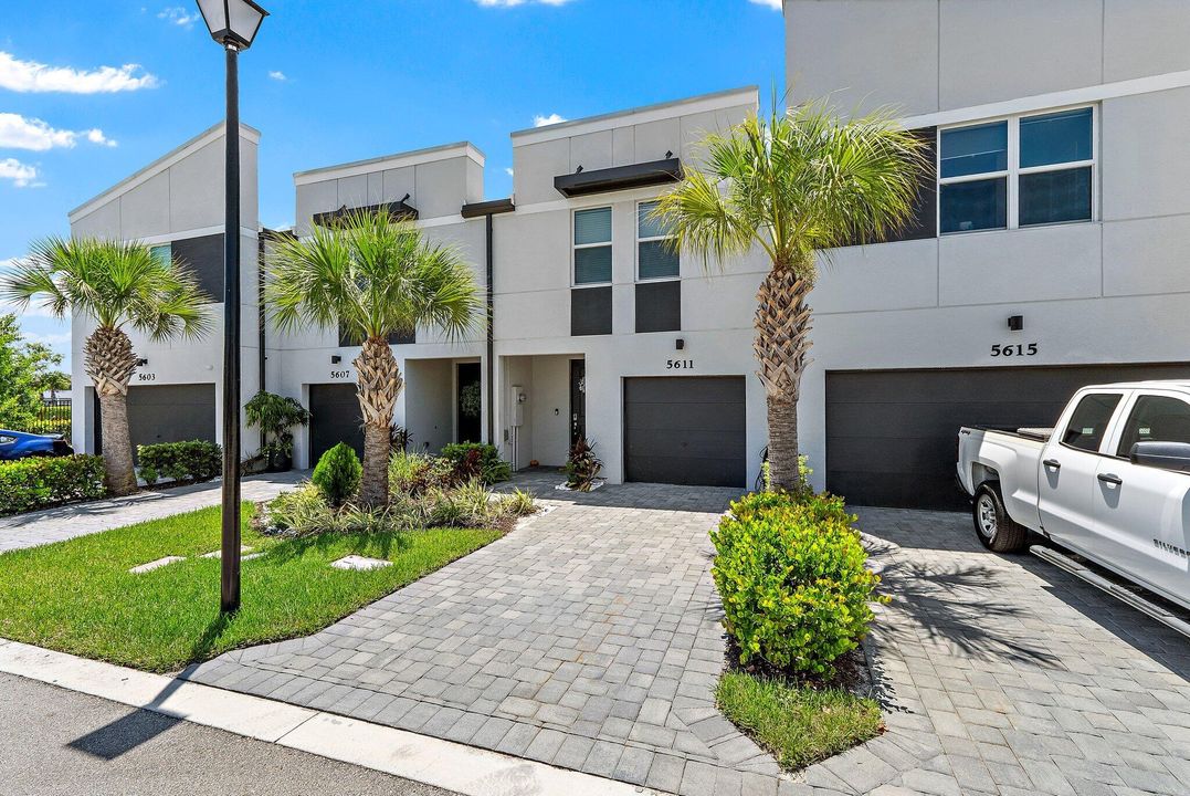 For Sale: $425,000 (3 beds, 2 baths, 1454 Square Feet)