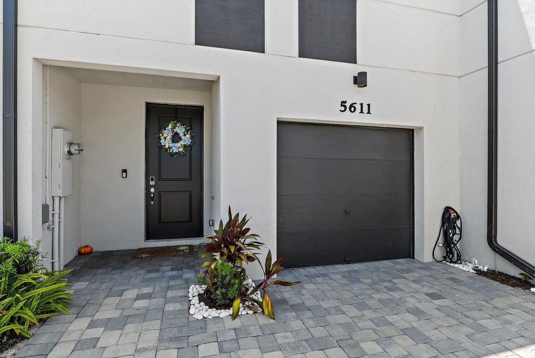 For Sale: $425,000 (3 beds, 2 baths, 1454 Square Feet)