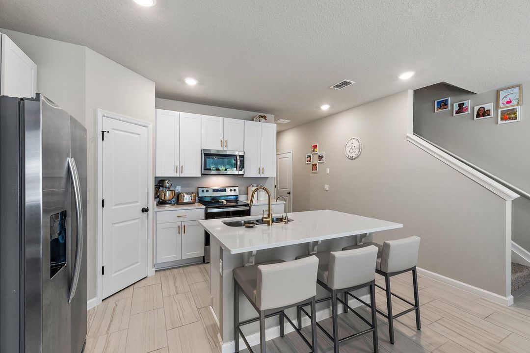 For Sale: $425,000 (3 beds, 2 baths, 1454 Square Feet)