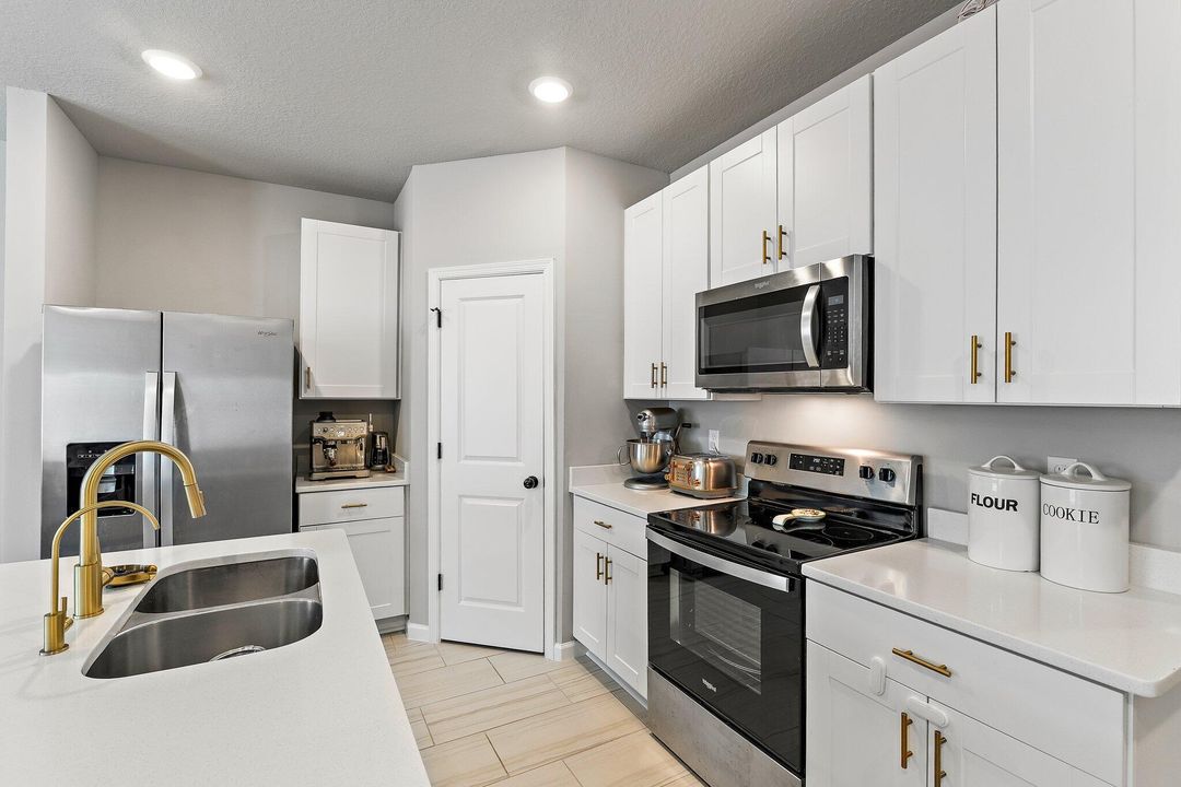 For Sale: $425,000 (3 beds, 2 baths, 1454 Square Feet)