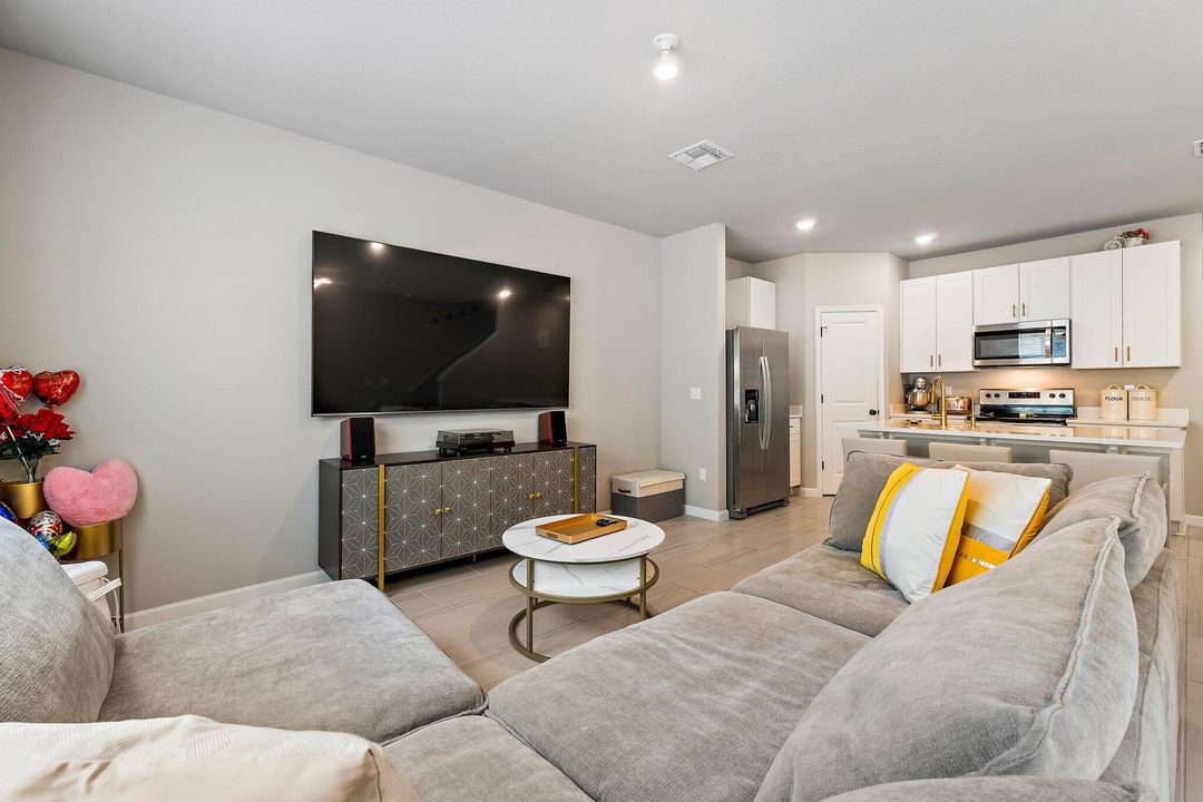 For Sale: $425,000 (3 beds, 2 baths, 1454 Square Feet)