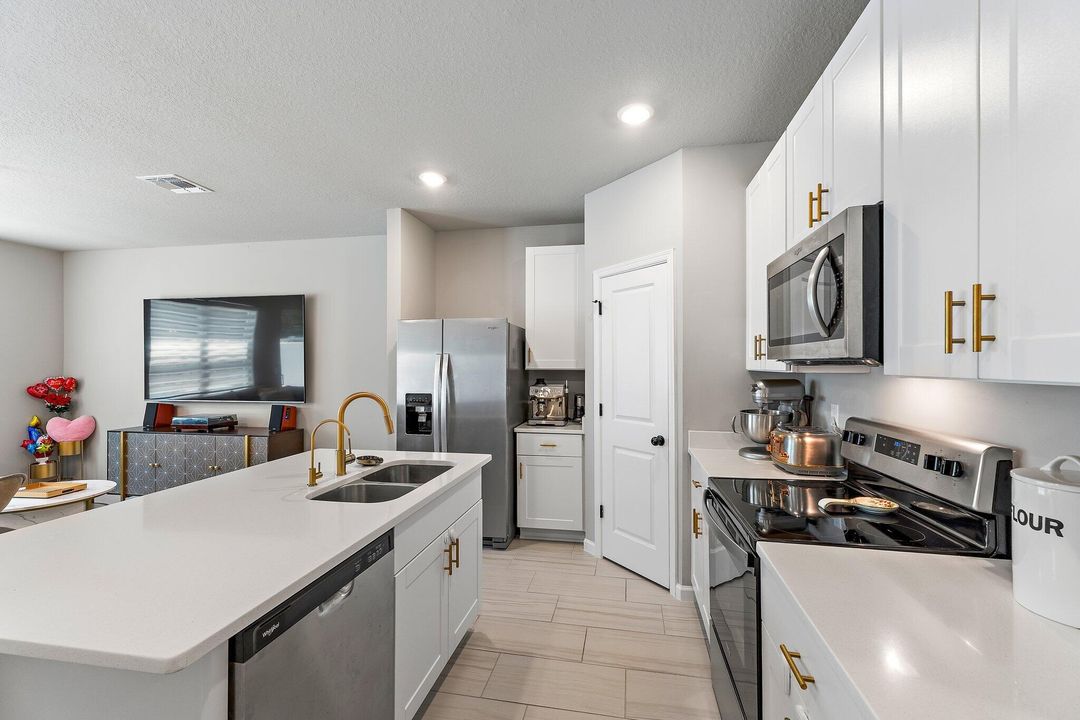 For Sale: $425,000 (3 beds, 2 baths, 1454 Square Feet)