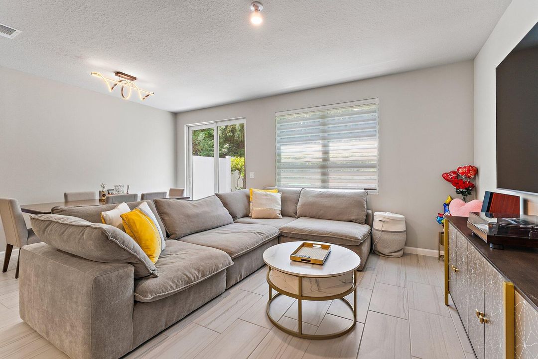 For Sale: $425,000 (3 beds, 2 baths, 1454 Square Feet)