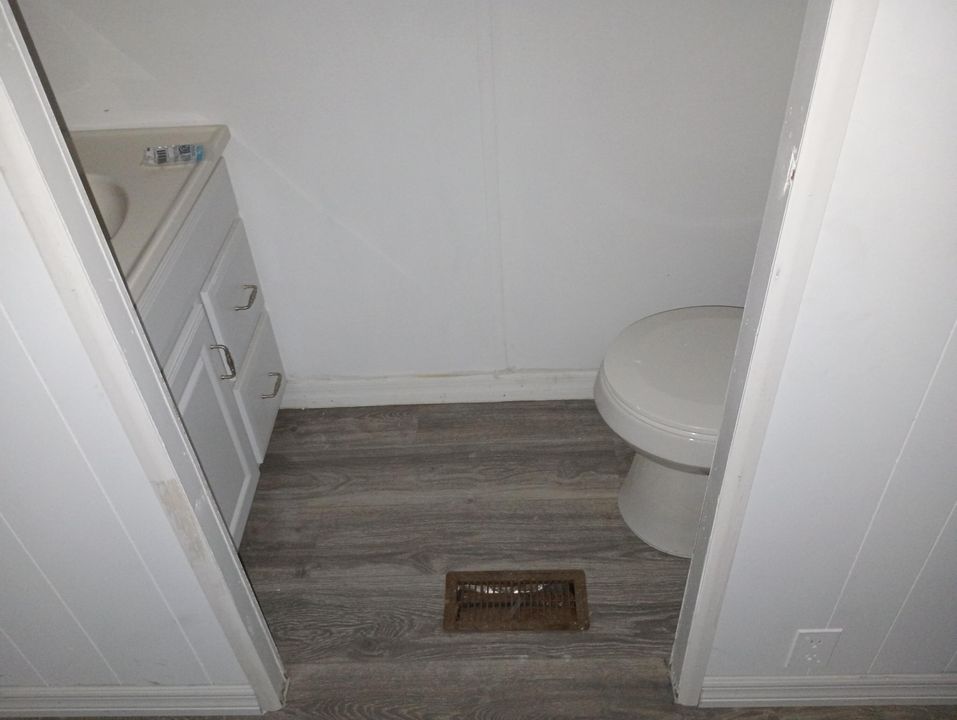 На продажу: $130,000 (2 спален, 1 ванн, 1100 Квадратных фут)