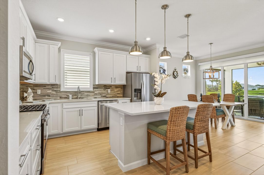 Под контрактом: $625,000 (2 спален, 2 ванн, 1670 Квадратных фут)