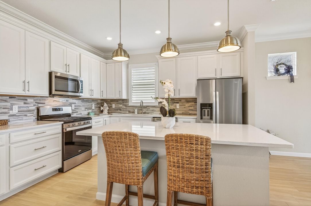 Под контрактом: $625,000 (2 спален, 2 ванн, 1670 Квадратных фут)