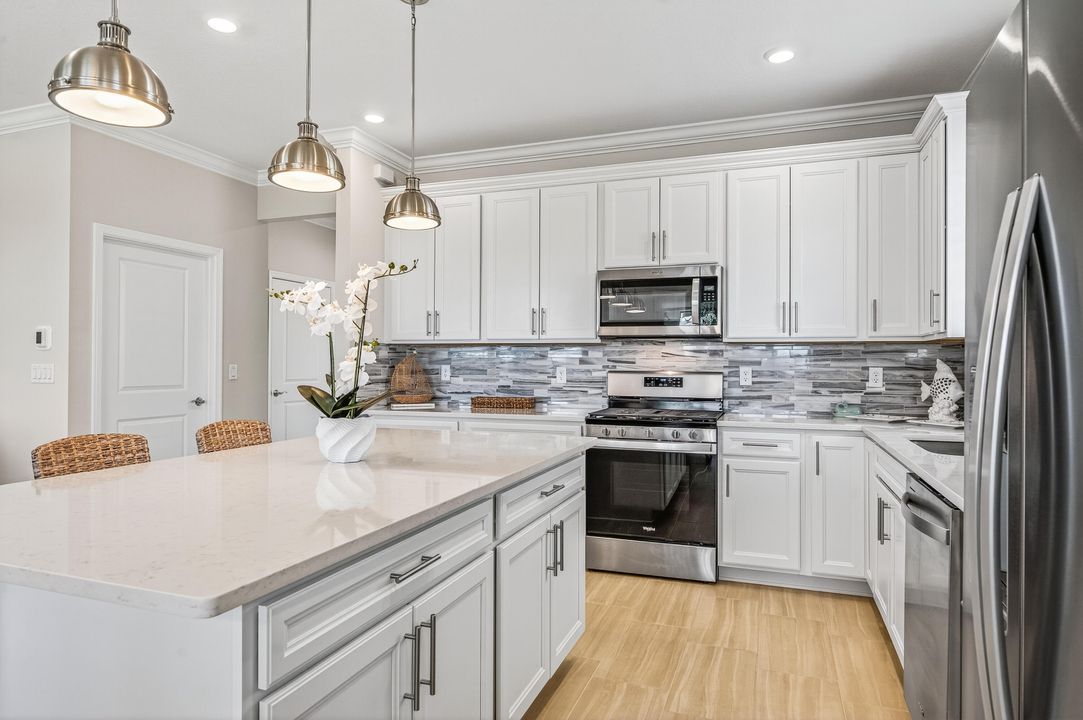 Под контрактом: $625,000 (2 спален, 2 ванн, 1670 Квадратных фут)