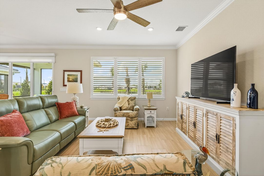 Под контрактом: $625,000 (2 спален, 2 ванн, 1670 Квадратных фут)