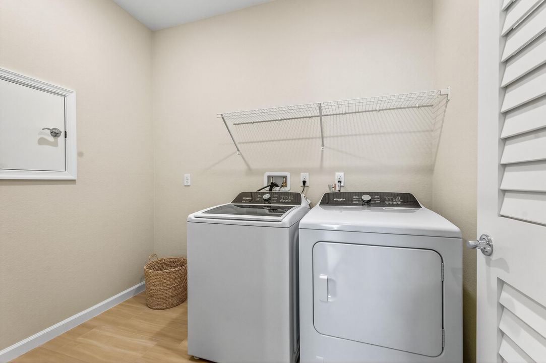 Под контрактом: $625,000 (2 спален, 2 ванн, 1670 Квадратных фут)