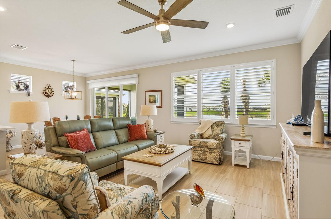 Под контрактом: $625,000 (2 спален, 2 ванн, 1670 Квадратных фут)